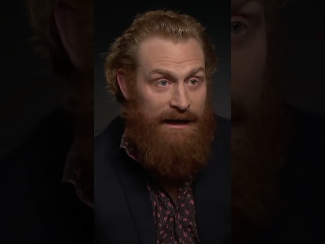 Vídeo relacionado con Fotografía enmarcada para pared firmada por Kristofer Hivju como Tormund Giantsbane de Juego de Tronos