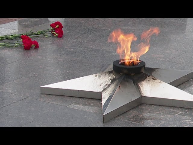 В День памяти и скорби нурлатцы возложили цветы к мемориалу «Вечный огонь»