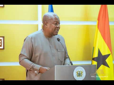 ‘I don’t expect preferential treatment for me, my party or gov’t’ – Mahama to new EC deputies