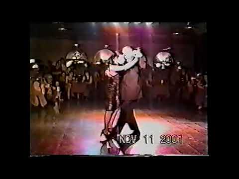 CARLOS GAVITO Y NATALIA HILLS, GALLO CIEGO, NOV 2001