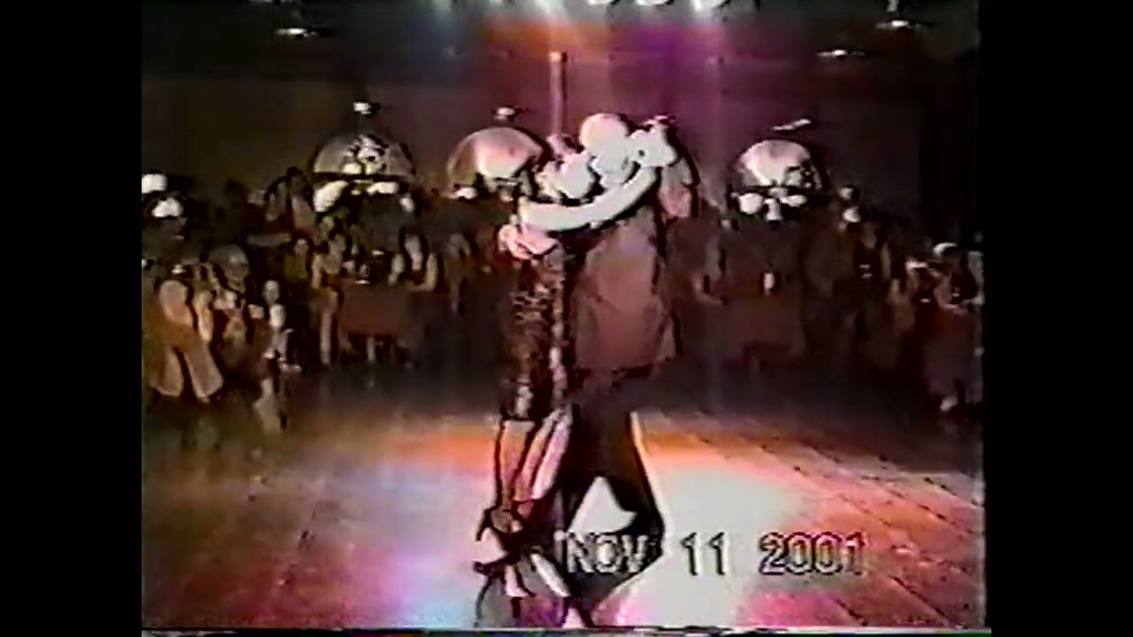 CARLOS GAVITO Y NATALIA HILLS, GALLO CIEGO, NOV 2001