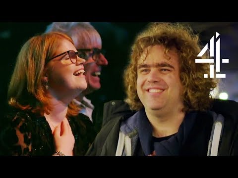 可愛すぎる!ダニエル、婚約者リリーにパントマイムのサプライズをプレゼント｜『アンダテアブルズ』クリスマス・スペシャル (TOO CUTE!! Daniel Gives His Fiancé Lily a Pantomime Surprise | The Undateables Christmas Special)