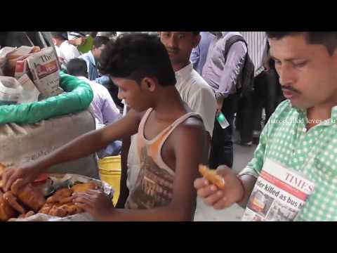 Street Food Kolkata | Crunchy Onion Pakoda - (Pyazi Pakora) | Indian Street Food