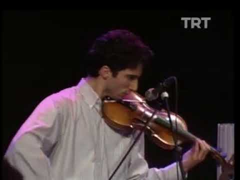 Kumdan Kaleler (Tuna Kiremitçi)- Senden Kalan Herşey (canlı)