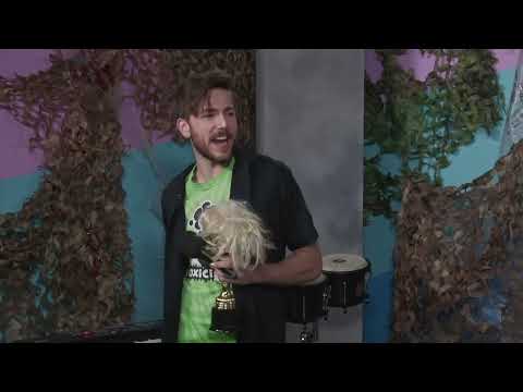 Tommy Bowe Breaks Down Jamie Lee Curtis Hair | SMOSH PIT |