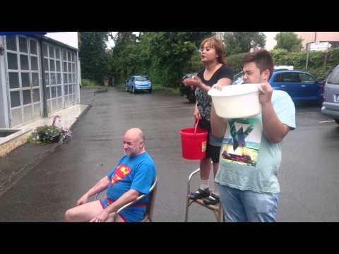 Ice Bucket Challenge in Waiblingen bei Nits Thai Restaurant mit Superman Sul