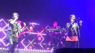 Tegan and Sara - Everything Is Awesome (SAP Center, San Jose)