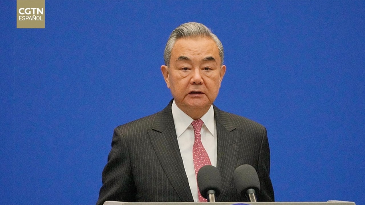 Wang Yi afrimó que la abstención del uso o la amenaza de la fuerza beneficia a todas las partes