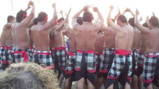 preview picture of video 'Vacation 2011 - The Kecak dance at Ulu Watu, Bali #1'