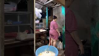 Download lagu Making *bakwan* fritters to sell at a food stall. mp3