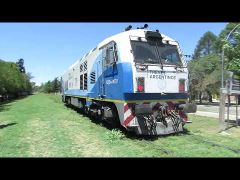 Locomotora CNR DALIAN 8H CKD 0007 liviana pasanado por Villa Maria rumbo hacia Rosario Norte