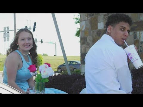 Arkadelphia teens have prom outside local Purple Cow