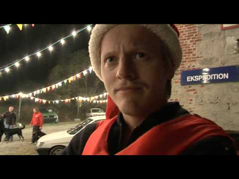 JULEFROKOSTEN KLIP #06 - Thure Lindhardt bliver spist af hund