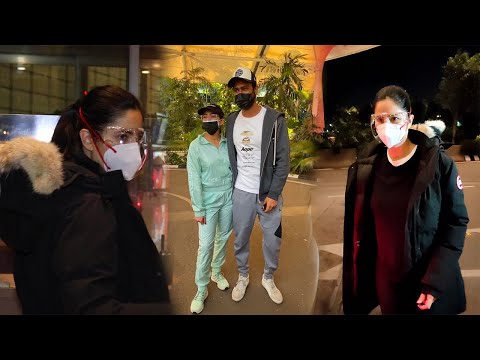 Katrina Kaif, Vicky Kaushal and Sara Ali Khan at airport || Bollywood Chronicle