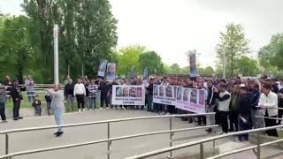 Bimbo morto dopo un intervento, il video della manifestazione per chiedere verità