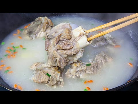 豬大骨煲湯 (Pork Bone Soup)