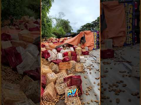 MORTE DE CAMINHONEIRO:  Motorista MORRE após tombar caminhão na rodovia SC-477 em Major Vieira SC