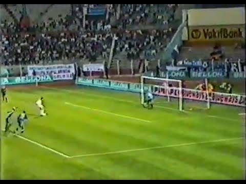 Henryk Baluszynski erzielt das erste UEFA-Cup-Tor des VfL Bochum