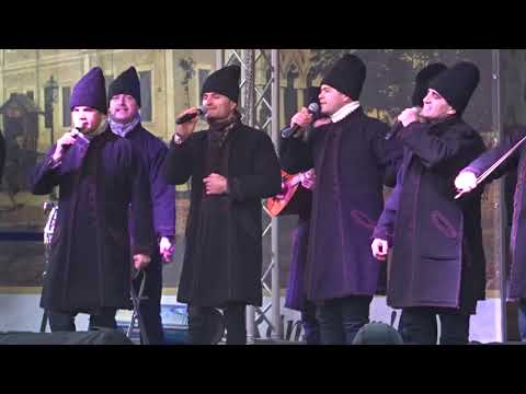 Ansamblul Etnofolcloric Plaiesii - "Hai, mai dor!" si "La omu care mi-i drag"