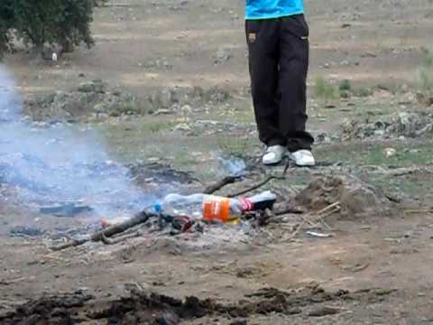 intento fallido de reventar una botella