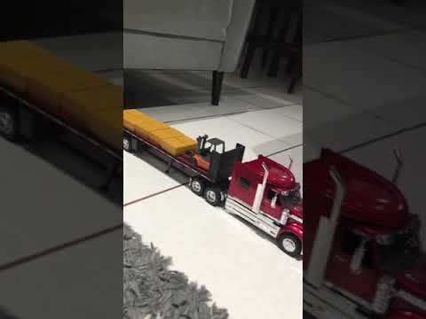El convoy de los mini mamalones tractos New ray 1/32