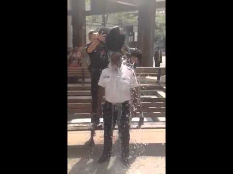 @TorontoPolice Deputy Chief Mark Saunders takes Ice Bucket Challenge