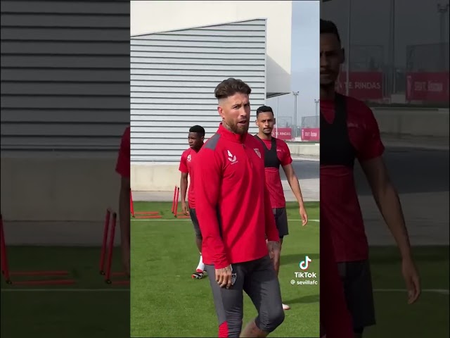 Vídeo relacionado con HWC Trading Sergio Ramos A4 Sin Marco Regalo De Visualización De Fotos De Impresión De Imagen Impresa Autógrafo Firmado Por Real Madrid Los Aficionados Al Fútbol