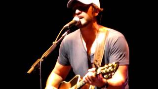 luke bryan performing &quot;someone else calling you baby&quot;