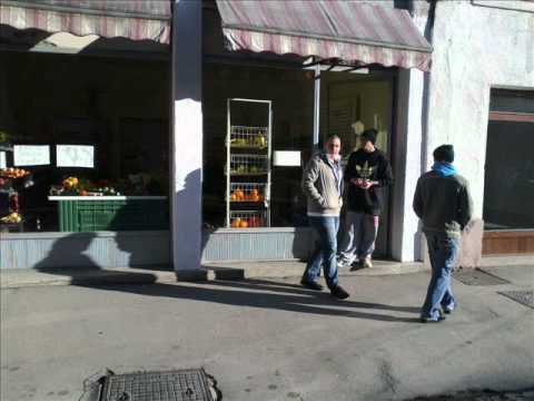 Stariji Blizanac-Iza Pulta