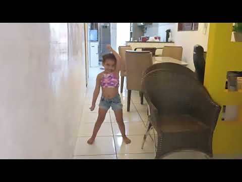 dançando o passinho do ioiô de sara de Araújo 😍