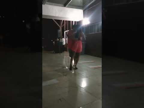 Nádia Cristina e Lucas Cardoso dançando forró "roots"