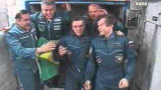 Abertura da escotilha da Estação Espacial Internacional e boas vindas à nova tripulação