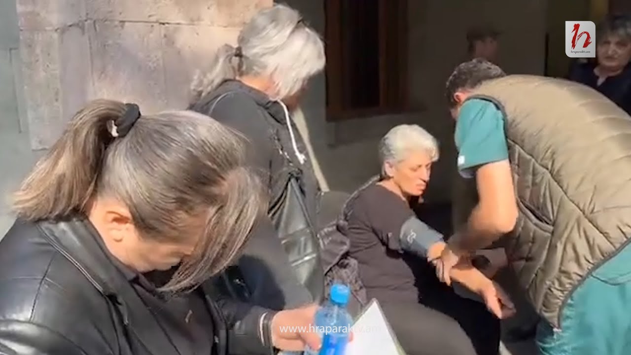 Կառավարության դիմաց զոհվածի ծնողի ինքնազգացողությունը վատացավ