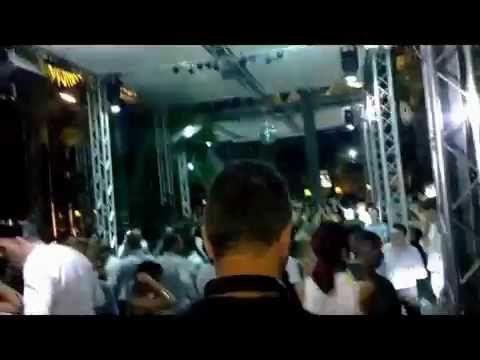 DJ Simon Weeks play sound "Rumbero" (Live Banacherino)