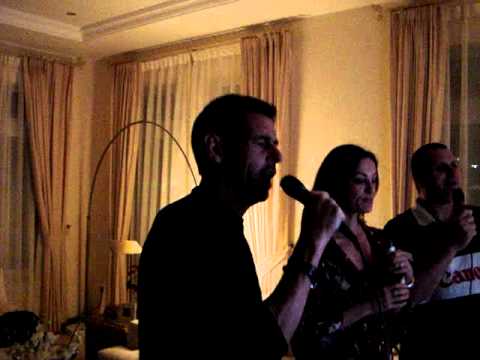 Grahame singing SingStar -NYE party @ Catriona's 2008