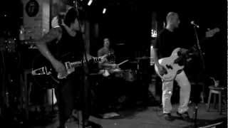 Banda Invisíveis - The Ballad Of John And Yoko