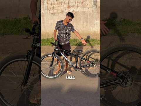 ESSA BIKE TEM UMA RODA ARO 26 na frente E Uma De Aro 29 Atrás