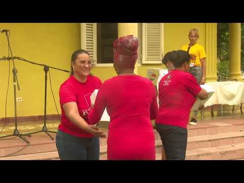 Realizan en Bayamo, entrega de rúbricas estampadas por diversas generaciones.