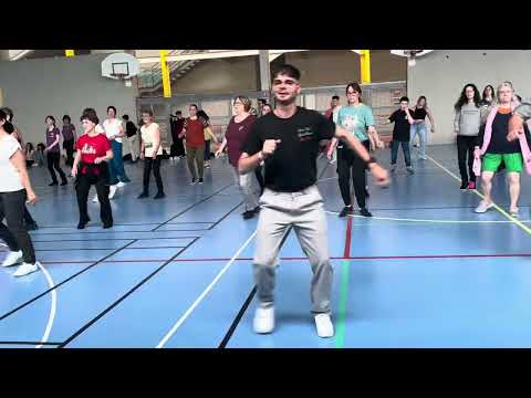 Bali Party Line Dance de Sobrielo Philip Gene (SG), Gregory Danvoie (BEL) & Laura Bartolomei (FR)