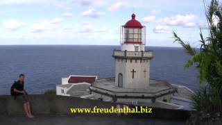 preview picture of video 'Farol do Arnel - Leuchtturm bei Arnel auf Sao Miguel'