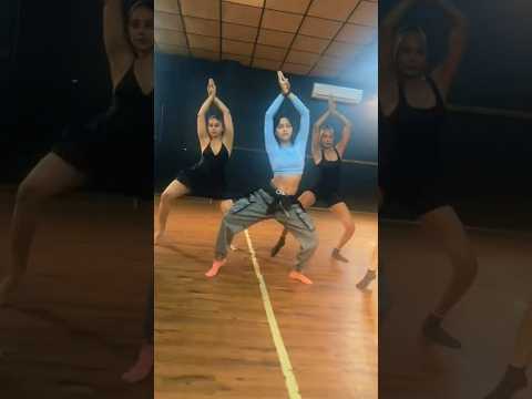 අම්⁣මෝ එක 😝😲🥵 #sangeethofficial #dance #dancer #tiktok #trending #dancecover #viral #shorts