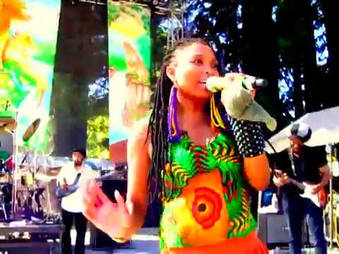 Nkulee Dube live at 2012 Reggae On The River (4)