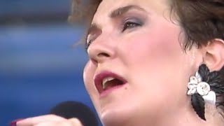 Montgomery Plant and Stritch - Shiny Stockings - 8/13/1988 - Newport Jazz Festival (Official)