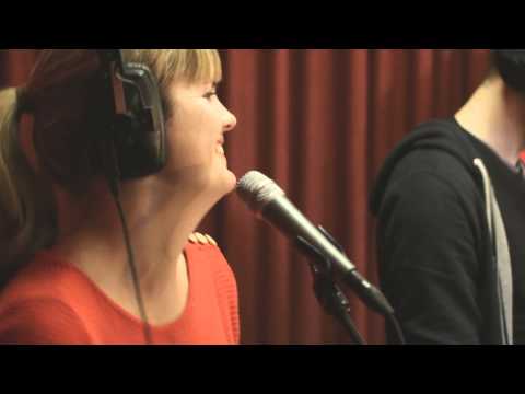 Studio Brussel: The Sore Losers & Kirsten Lemaire - Down by the water (cover)
