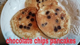 pancakes con chispas de chocolate chips faciles