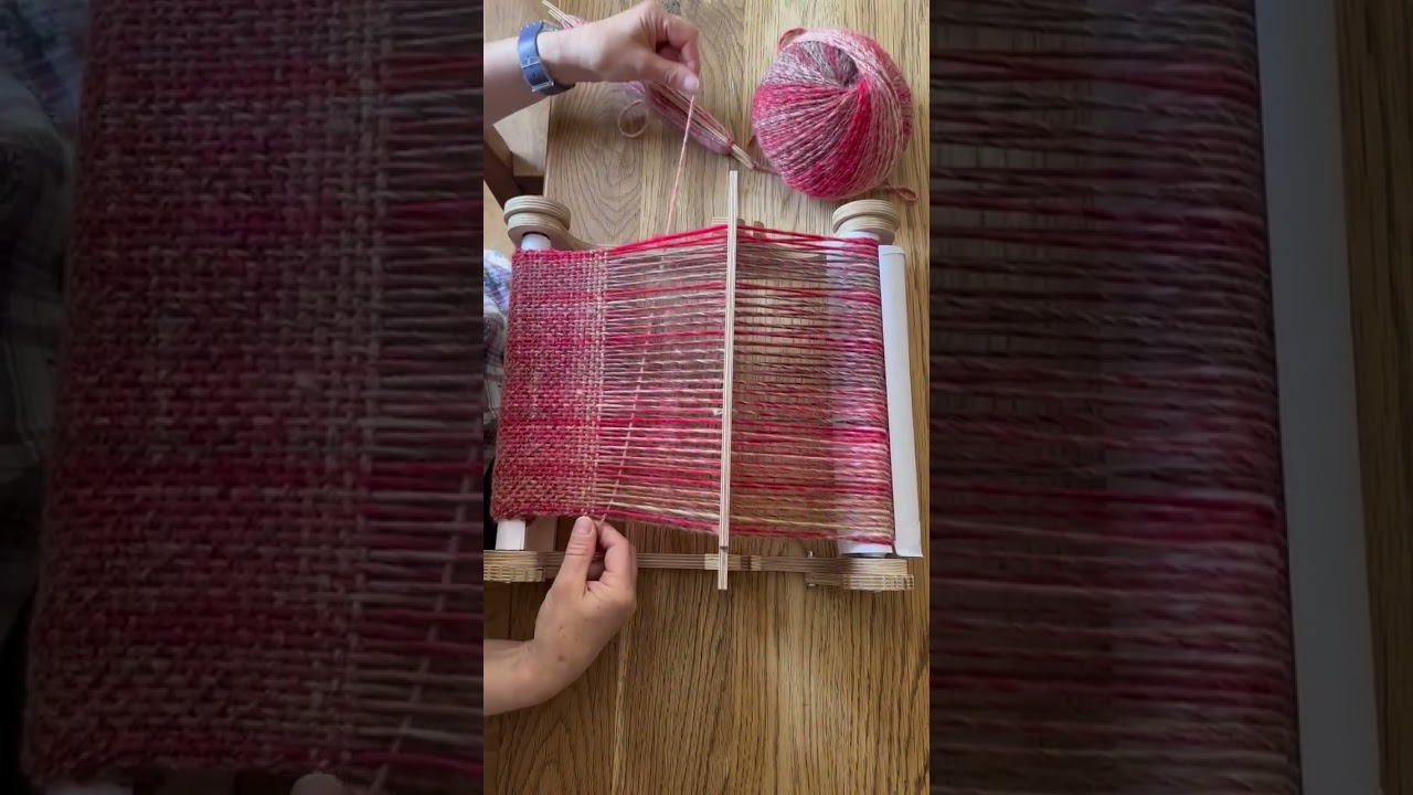 Weaving a scarf on a TabbyandTweed rigid heddle loom #Weaving#RigidHeddleLoom#TabbyAndTweed#loom