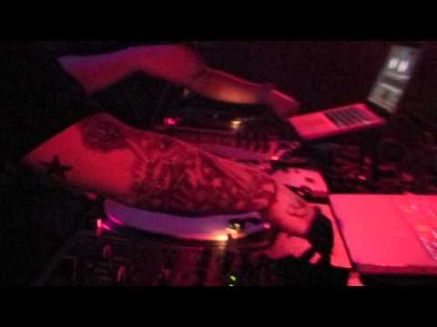 PAKNERZ 10Min LIVE ROUTINE DJ Ron Poe & DJ Santi (Hacienda Superclub)