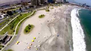 preview picture of video 'Playa Cavancha, Iquique. Vista aerea por drone - Domingo 02 Noviembre 2014 - Glaseado.cl'