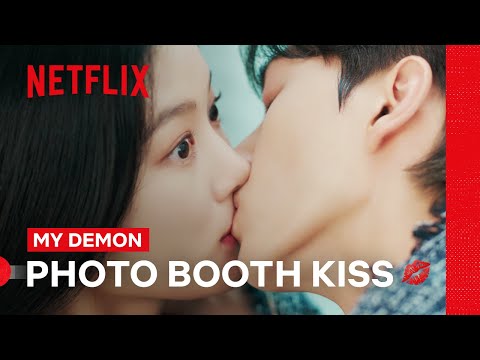 Thumbnail of the video: Song Kang and Kim You-jung Kiss in a Photobooth