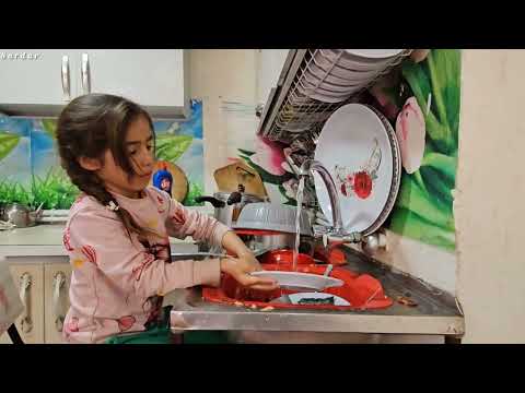 Nomadic Life: Building a Safe Nomadic Home🏡: Nomadic Parents Collaborate in Cooking🥘